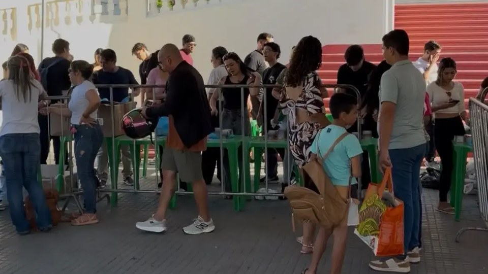 Leia mais sobre o artigo Público começa a retirar ingressos para shows da Expoacre