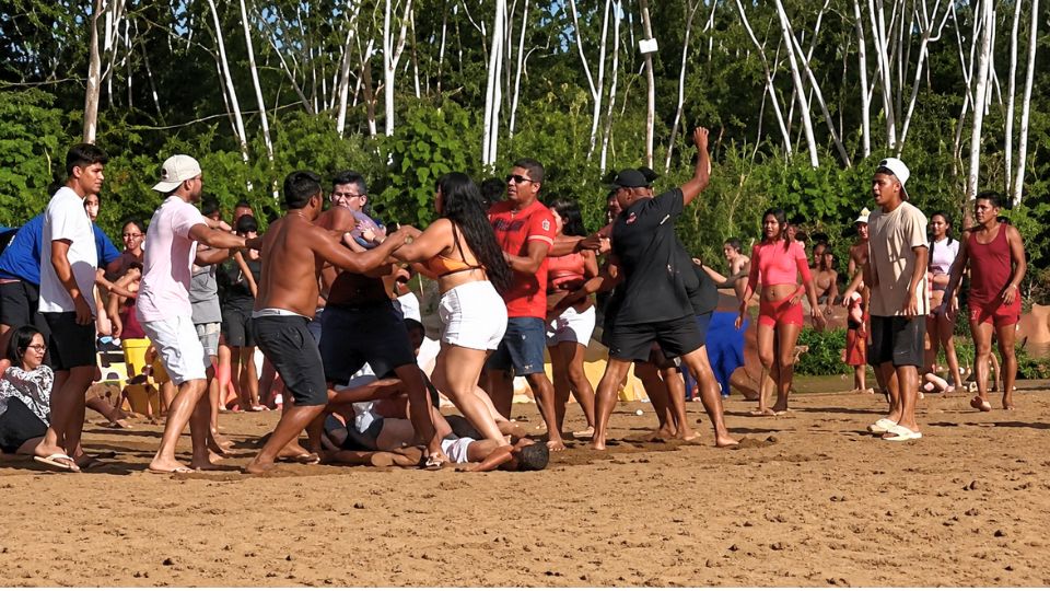 Leia mais sobre o artigo Confusão em Festival de Praia mobiliza segurança após criança cair no tumulto