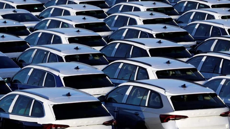 Leia mais sobre o artigo Emplacamento de veículos elétricos cresce 196% no primeiro semestre de 2026