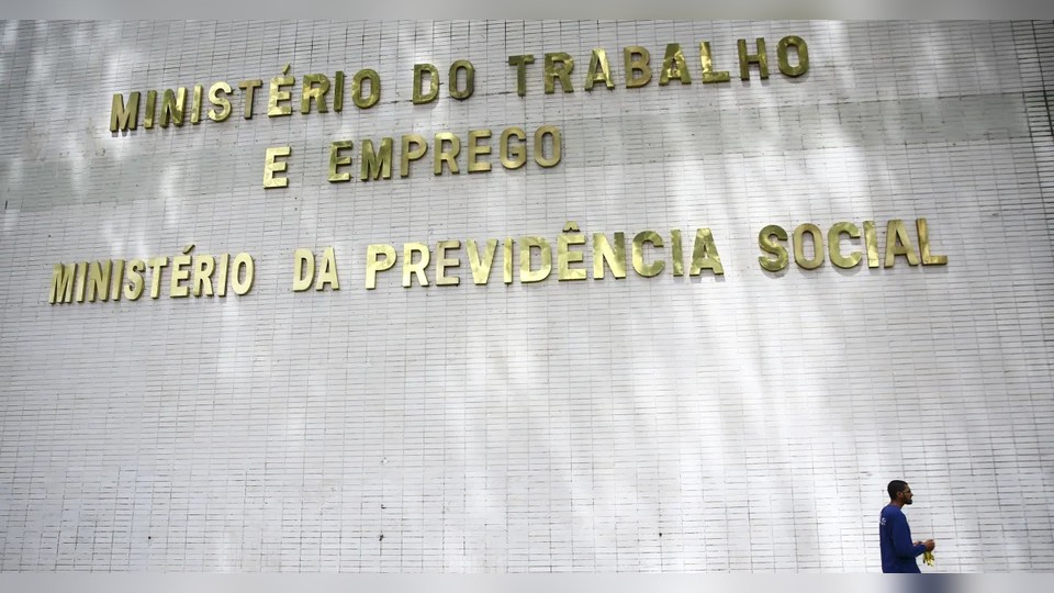 Leia mais sobre o artigo Governo federal regulamenta o trabalho no comércio durante os feriados