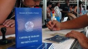 Sexto lote do Abono Salarial começa a ser pago nesta quarta (15)