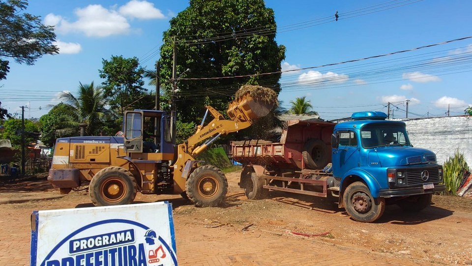 Prefeitura intensifica ações no Jorge Lavocat e retira cerca de 250 toneladas de lixo e entulho