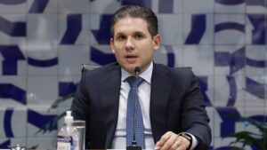 Motta diz que governo vai retirar o subsídio da gasolina após estabilização dos preços - Notícias