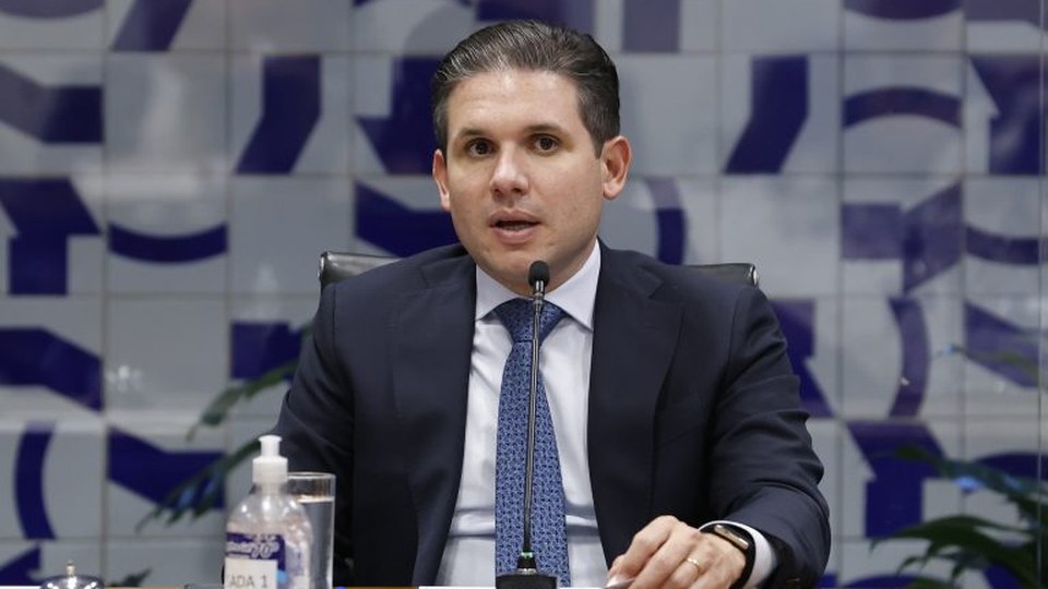 Leia mais sobre o artigo Motta diz que governo vai retirar o subsídio da gasolina após estabilização dos preços