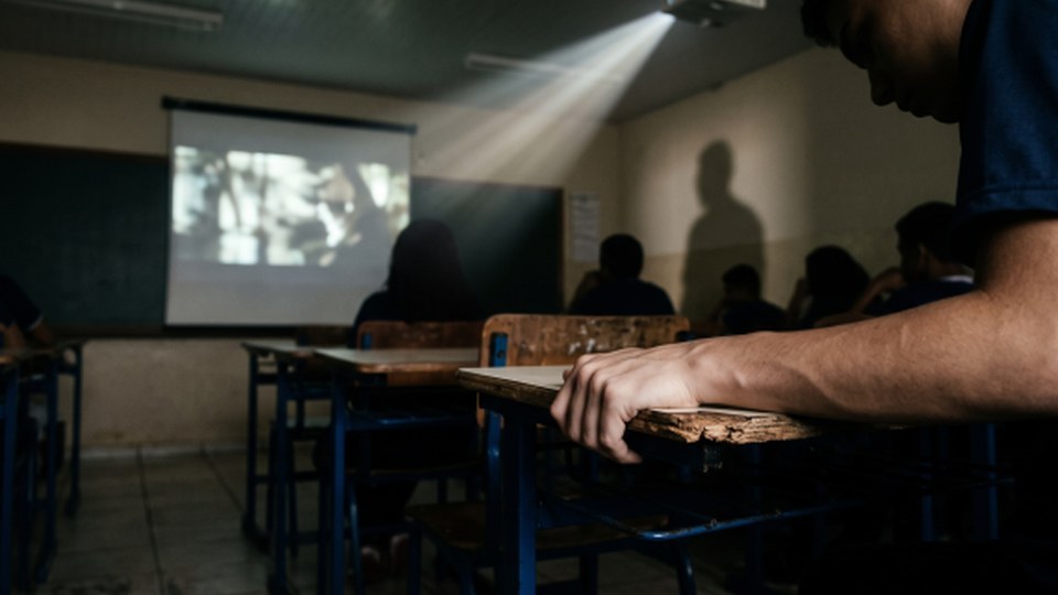 Mantida condenação de professor por importunação sexual durante aulas