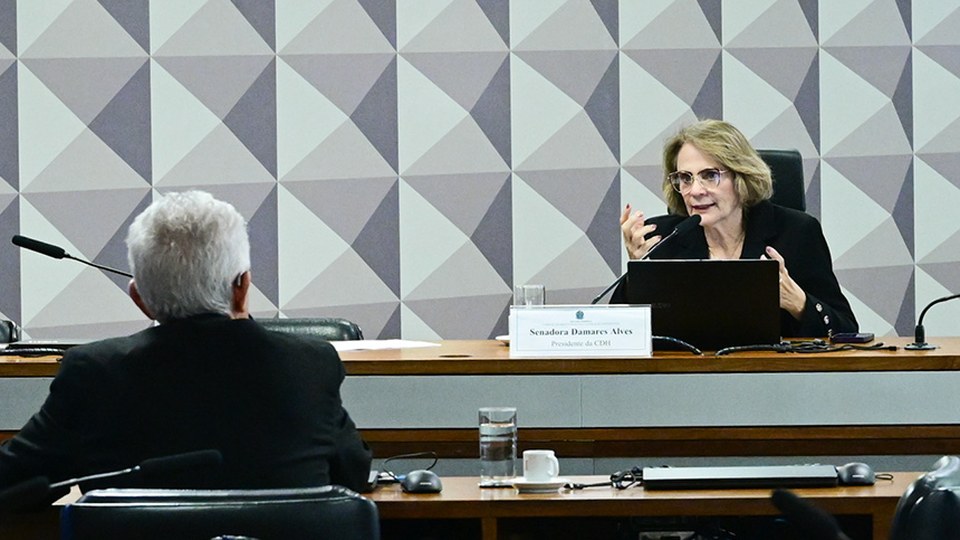 Leia mais sobre o artigo Aprovada proposta que permite à mulher vítima de violência doméstica mudar nome