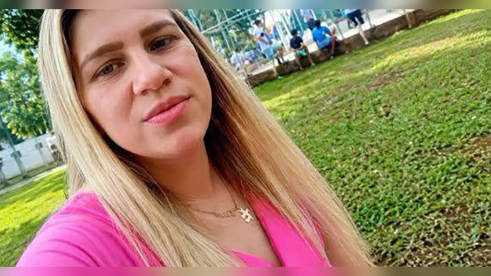 Leia mais sobre o artigo Mulher morre após motociclista sem CNH fugir da polícia e bater contra imóvel