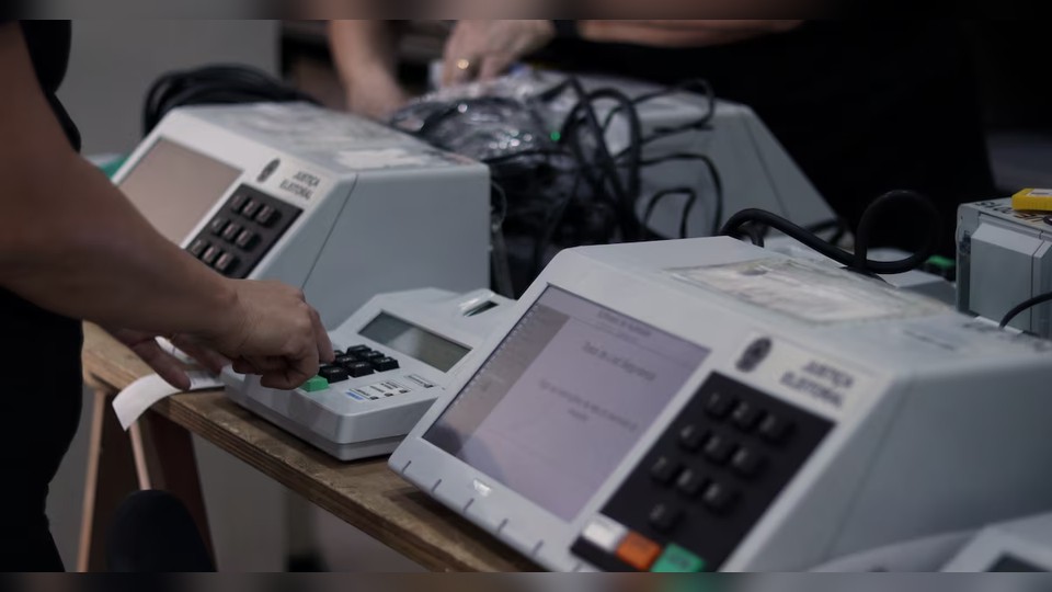Leia mais sobre o artigo Maioria dos brasileiros diz que votaria mesmo sem obrigação, aponta Datafolha