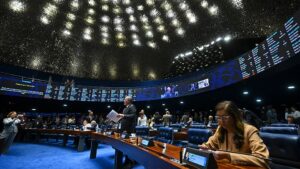 Senado deve votar nesta quarta projeto que reduz imposto de combustíveis