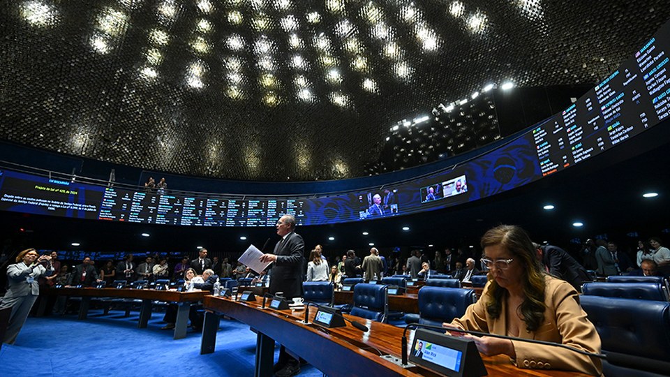 Senado deve votar nesta quarta projeto que reduz imposto de combustíveis