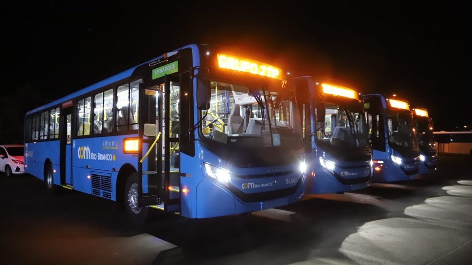 A mudança começou: primeiros ônibus novos da JTP deixam fábrica em São Paulo rumo a Rio Branco