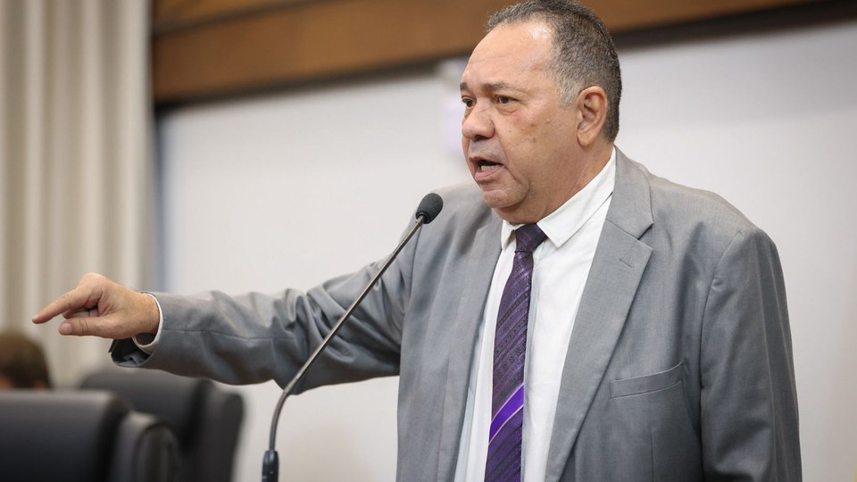 Manoel Morais destaca compromisso do governo com professores durante debate sobre a LDO