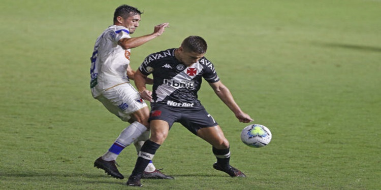 Leia mais sobre o artigo Mesmo com chuva forte, Vasco e Fortaleza se esforçam mas ficam no empate