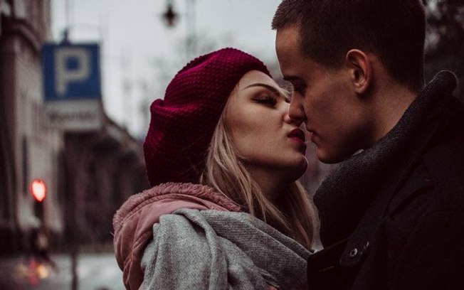 Leia mais sobre o artigo O beijo ideal para conquistar o par de cada signo
