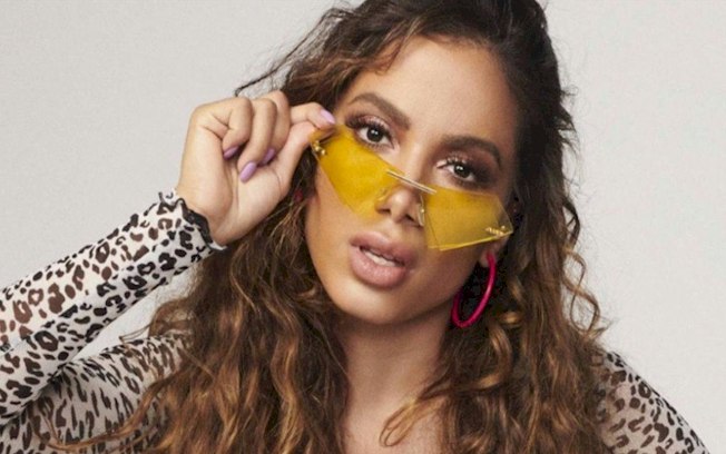 Leia mais sobre o artigo Anitta ao mostrar seu rosto sem maquiagem: “Toma susto, não!”