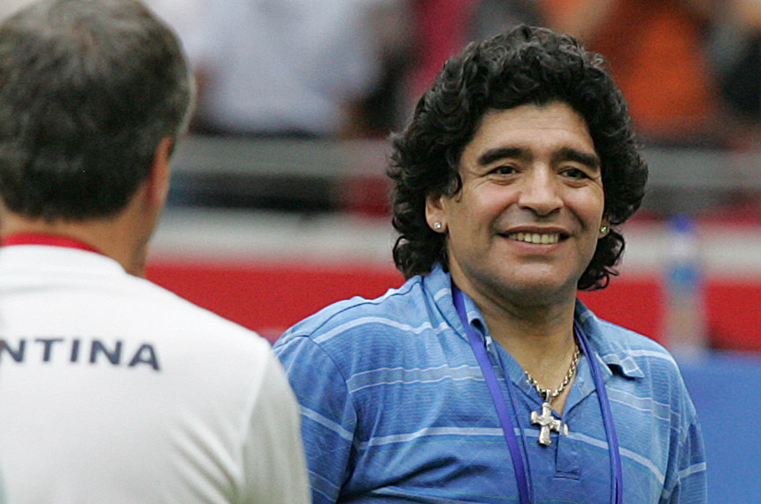 Leia mais sobre o artigo Senadores lamentam morte de Maradona e definem jogador como ‘gênio’