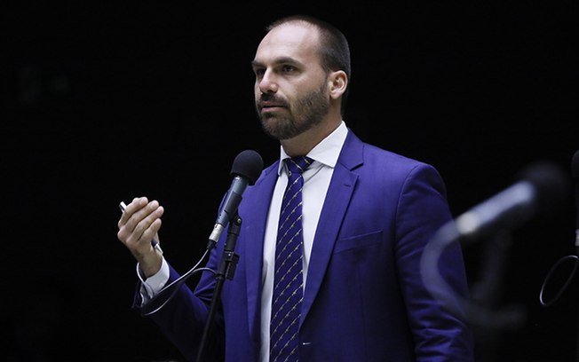 Leia mais sobre o artigo Deputados pedem saída de Eduardo Bolsonaro da Comissão de Relações Exteriores