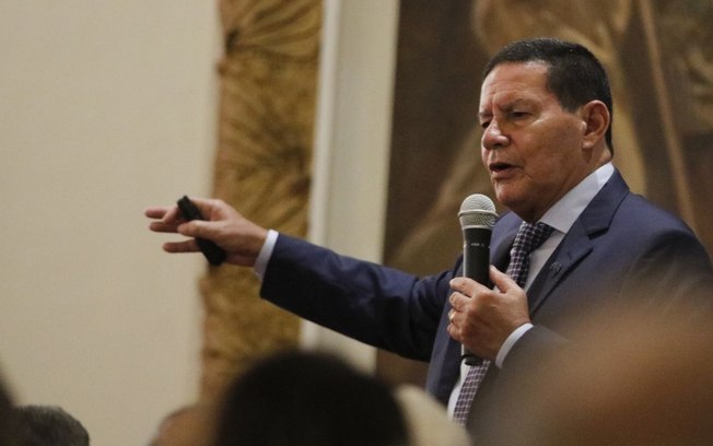 Leia mais sobre o artigo Mourão diz que garimpo em terras indígenas é “eterno jogo de gato e rato”