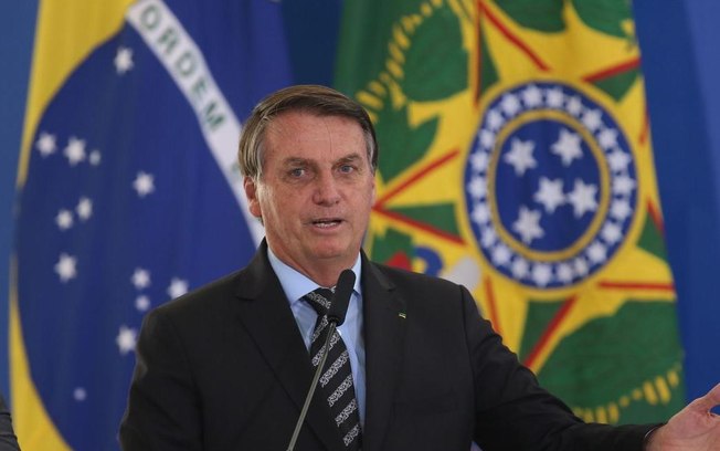 Leia mais sobre o artigo Bolsonaro admite que salário mínimo está baixo e não tem como aumentar