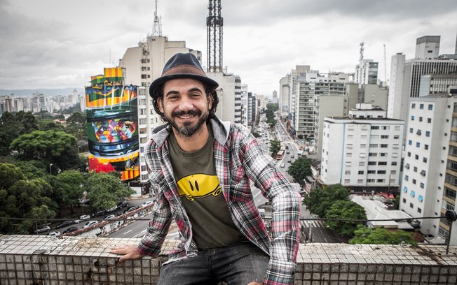 Leia mais sobre o artigo Eduardo Kobra restaura pintura em homenagem a Senna em São Paulo