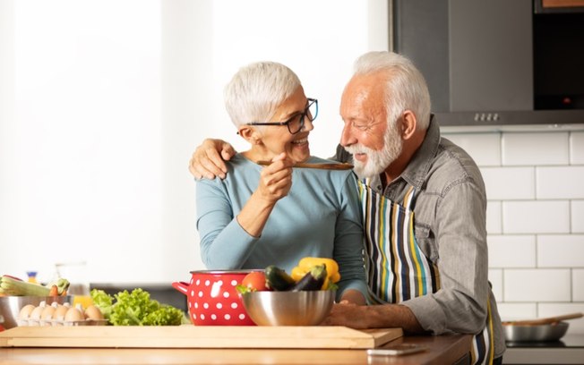 Leia mais sobre o artigo Alimentos para os idosos: saiba como comer bem após os 60 anos