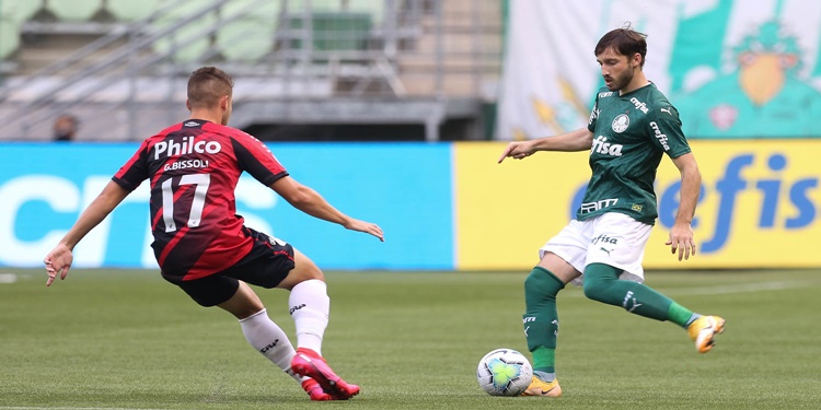 Leia mais sobre o artigo Palmeiras supera Athletico e vence pela 3ª vez seguida em casa