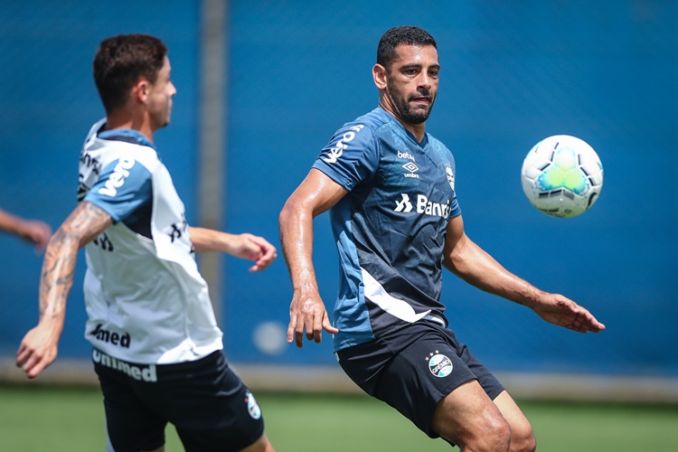 Leia mais sobre o artigo Grêmio finaliza treinos para jogo com o Goiás pela Série A