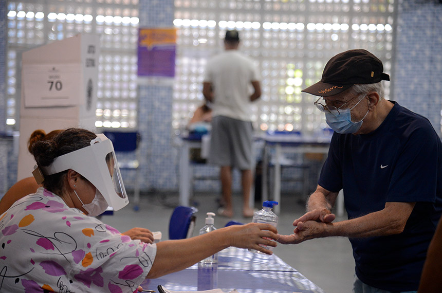 Leia mais sobre o artigo Partidos de centro confirmam domínio municipal e governarão 43% da população