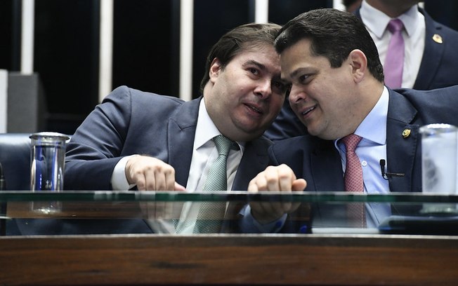 Leia mais sobre o artigo Onze partidos assinam carta contra reeleição de Rodrigo Maia e Alcolumbre