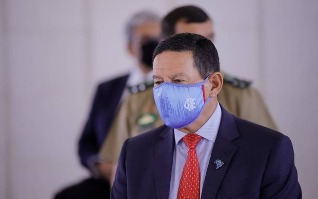 Leia mais sobre o artigo Mourão chama de hipocrisia polêmica sobre volta às aulas: aluno “vai pra balada”