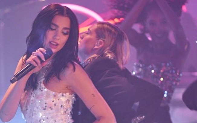 Leia mais sobre o artigo Dua Lipa: “Studio 2054” bate recorde global com 5 milhões de views