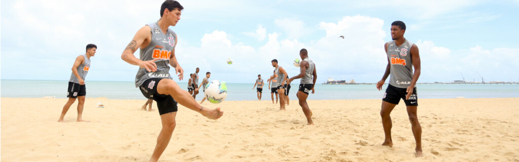 Leia mais sobre o artigo Com treino na praia, Timão se despede de Ceará