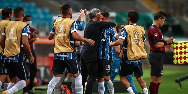 Leia mais sobre o artigo Grêmio vence do Guaraní sem muito esforço e entra quartas de finais da Libertadores