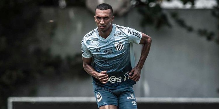 Leia mais sobre o artigo Lucas Braga agradece confiança de Cuca e foca em clássico contra o Palmeiras