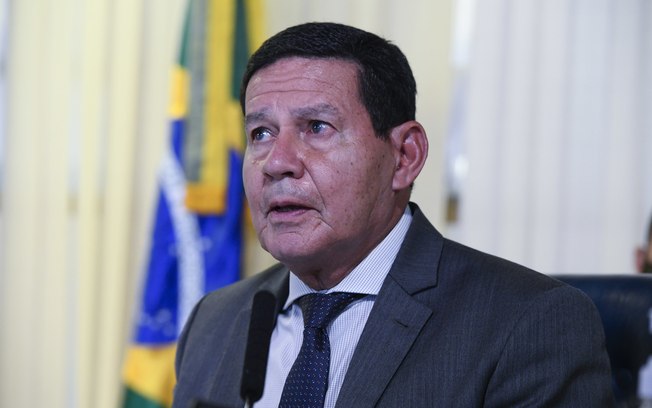 Leia mais sobre o artigo Mourão diz que assessores de Bolsonaro distorcem fatos: “intrigas palacianas”