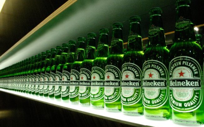 Leia mais sobre o artigo Em falta: Heineken sofre para abastecer mercados com cerveja de garrafa