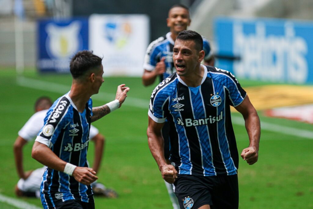 Leia mais sobre o artigo Grêmio goleia o Vasco de 4 a 0 e entra no G-4 do Brasileirão