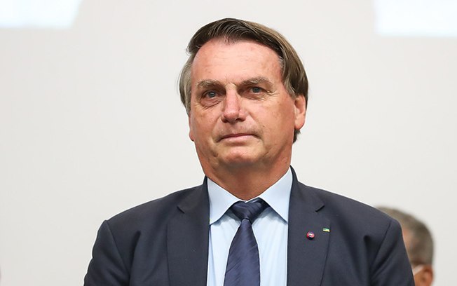 Leia mais sobre o artigo “Ninguém fala de vacina comigo sem passar antes pelo Pazuello”, diz Bolsonaro