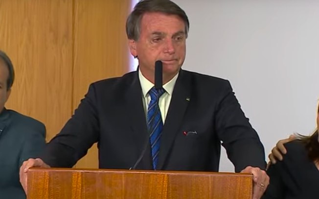 Leia mais sobre o artigo Bolsonaro veta auxílio de R$ 4 bilhões para empresas de transporte público