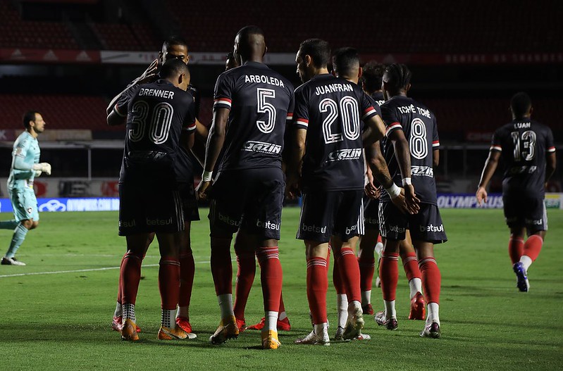 Leia mais sobre o artigo Tricolor goleia o Botafogo e amplia vantagem no Brasileirão