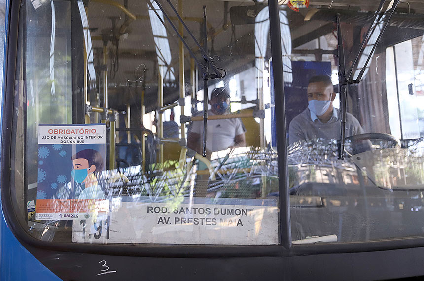 Leia mais sobre o artigo Bolsonaro veta ajuda de R$ 4 bi para empresas de ônibus e metrô na pandemia