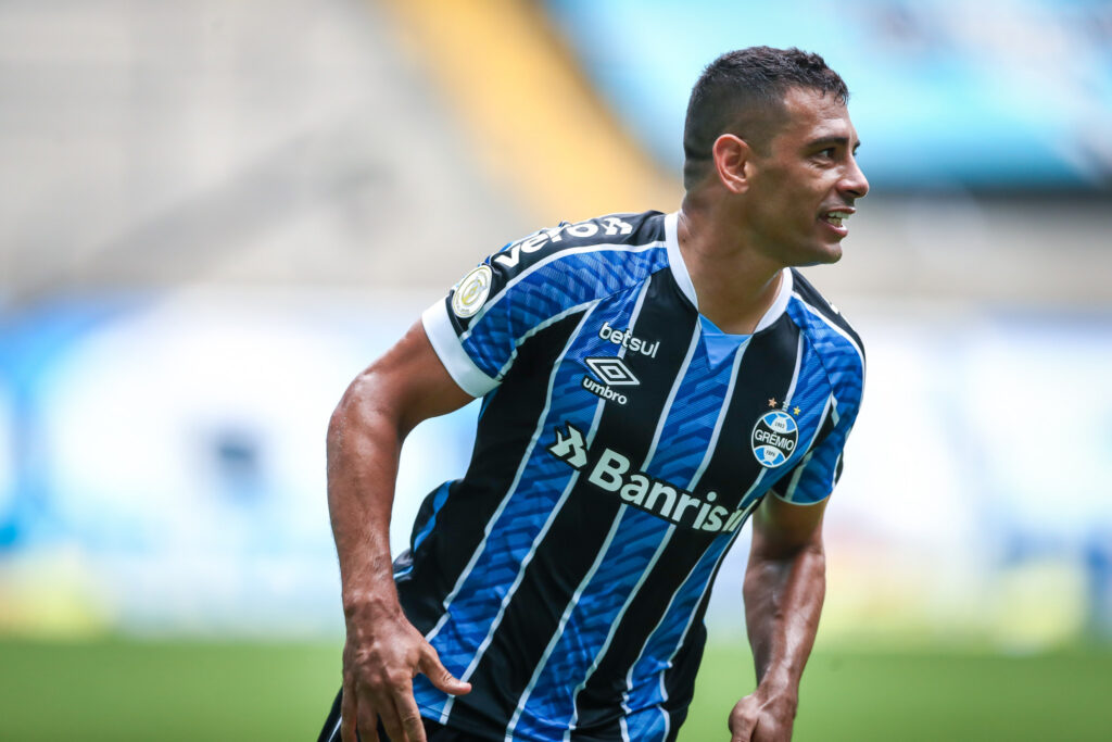 Leia mais sobre o artigo No último lance, Grêmio empata com o Santos e decide a classificação na Vila Belmiro