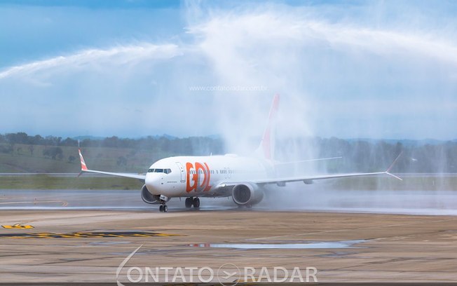 Leia mais sobre o artigo Boeing 737 MAX é recebido com batismo em Curitiba