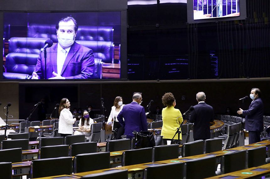 Leia mais sobre o artigo Senado pode votar na terça-feira projeto que regulamenta Fundeb