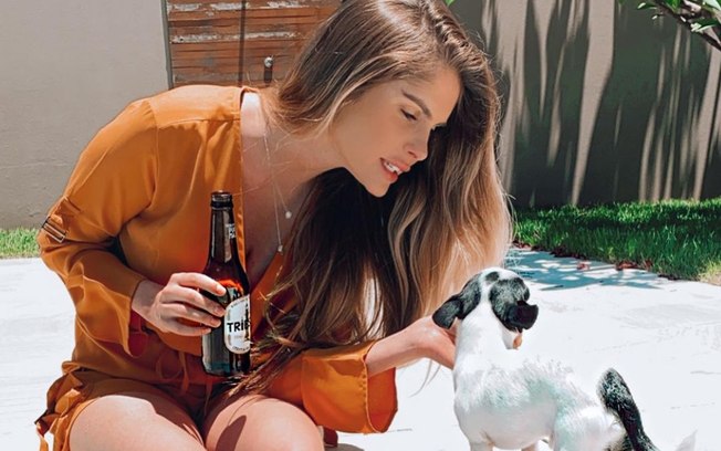 Leia mais sobre o artigo Bárbara Evans nega ser alcoólatra após ser foto bebendo cerveja de manhã