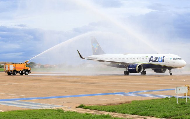 Leia mais sobre o artigo A320neo da Azul é recebido com batismo após primeiro voo regular em Rio Preto