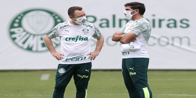 Leia mais sobre o artigo Com Abel e Danilo, Palmeiras treina em preparação ao duelo da Libertadores