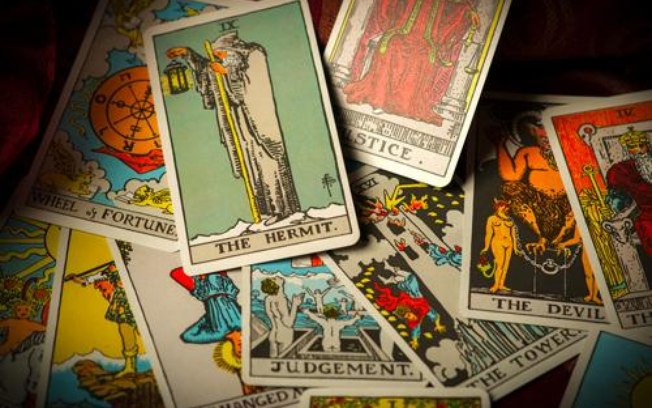 Leia mais sobre o artigo Sombras: Descubra como o Tarot pode te ajudar a desvendá-las