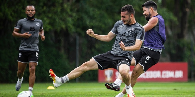 Leia mais sobre o artigo Ceará inicia semana aberta de treinos antes do Clássico-Rei do domingo