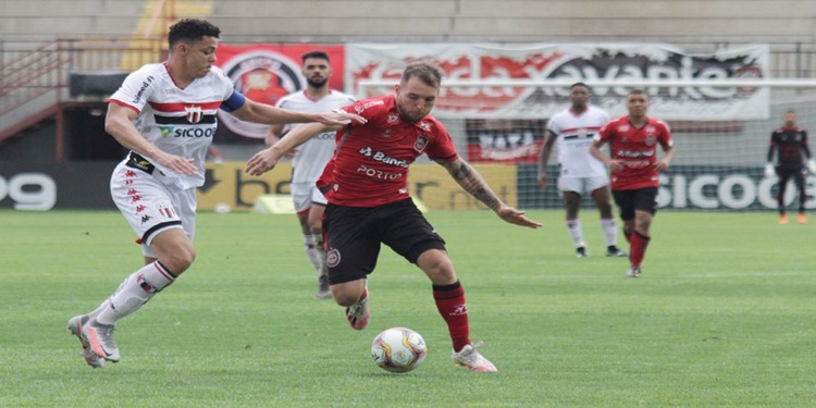 Leia mais sobre o artigo Brasil de Pelotas não consegue o gol e fica no empate com o Botafogo